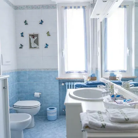 Appartement Le Tre Torri à Parme Extérieur photo